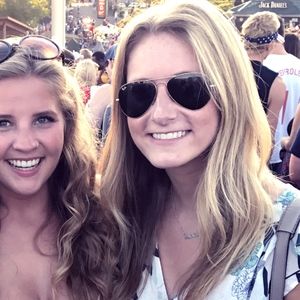 Meet your Posher, Caitlin